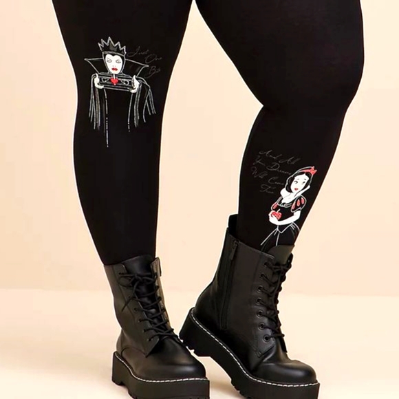 ❤️NWT VINTAGE TORRID SNOW WHITE EVIL QUEEN -  CROP LEGGING - DISNEY VILLAINS 4X - Picture 2 of 16